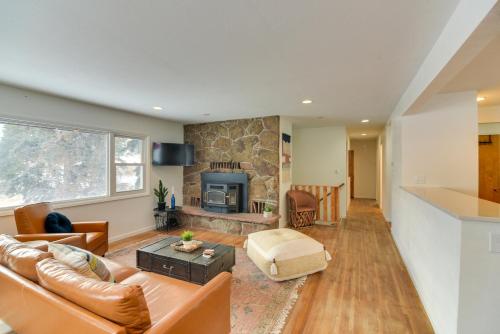 Conifer Home with Deck, 6 Mi to Staunton State Park! in Conifer, USA