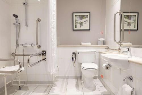 DoubleTree by Hilton Edinburgh Airport - image 10