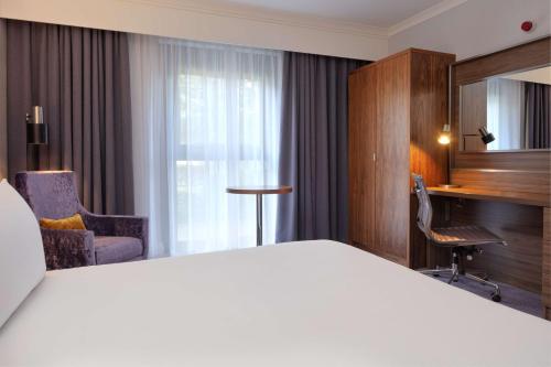 DoubleTree by Hilton Edinburgh Airport - image 5