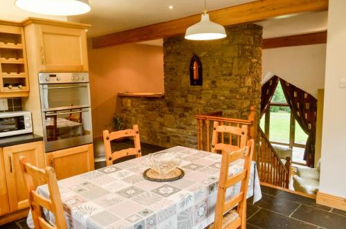Konyha, The Mountain Lodge Slievenamon spacious 4 bedroom house in Carrick On Suir