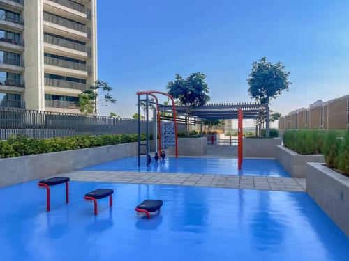 The Legend Fashionable 2 Bed Apartment in Downtown - image 2