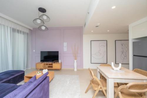 The Treasury Distinguished 1 Bed Apartment in Downtown - image 8