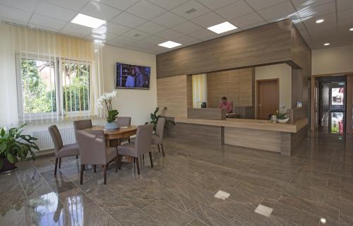 大堂, 維騰瑟舒森霍夫酒店 (Hotel Wittensee Schutzenhof) in 格羅斯維滕塞