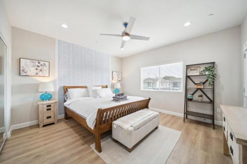 Amazing Value with High Comfort, 14 Guests for 4BR by Disneyland, Beaches, Rodeo 39 & More, Midway City