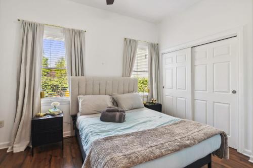Newly Renovated Tremont Treasure I Cozy + Modern, Cleveland (photo 8)