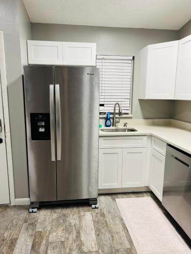 Kitchen, 2bdrm Home near Orl Fairgrd, Downtwn, Wekiva Sprng in Orlando West