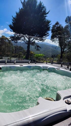 Savvanah Farmstay family friendly home with stunning views and spa in Chum Creek
