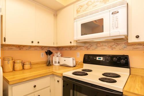 Bridgeport Condo 211 in Bradenton Beach, USA