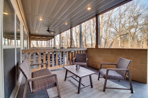 Cozy Bull Shoals Condo Getaway about 1 Mi to Lake!