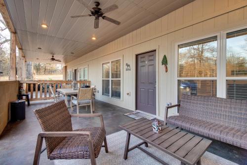 Cozy Bull Shoals Condo Getaway about 1 Mi to Lake!