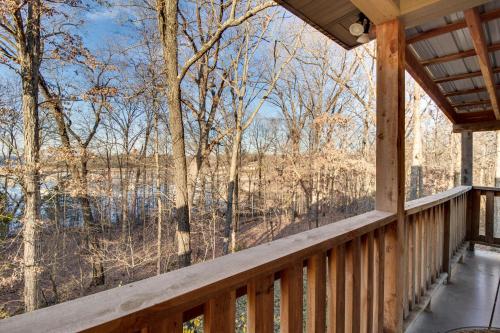 Cozy Bull Shoals Condo Getaway about 1 Mi to Lake!