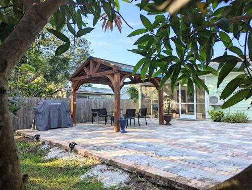 Spacious 3BR Sarasota Family Home 12 Min to Siesta Key Beach