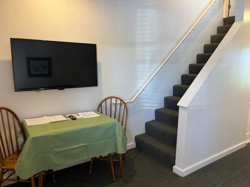 Traverse Bay Inn - image 11