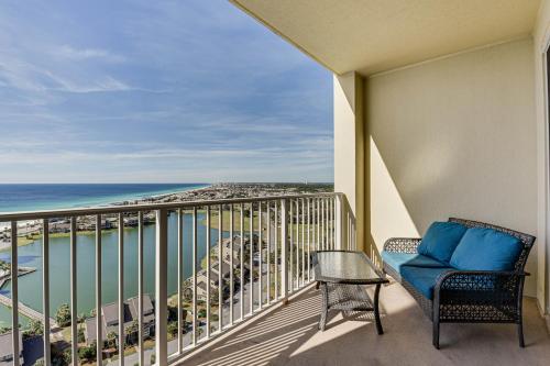 Seaside Bliss Destin Retreat with Community Pools!