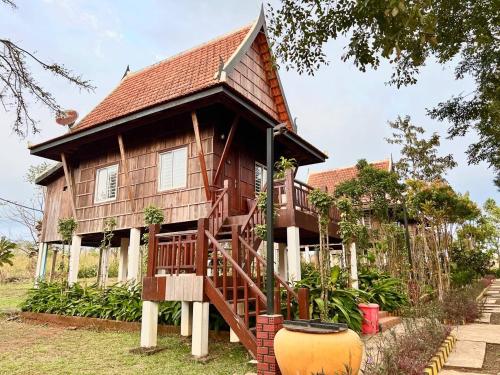 Greenhouse Retreat in Chambak