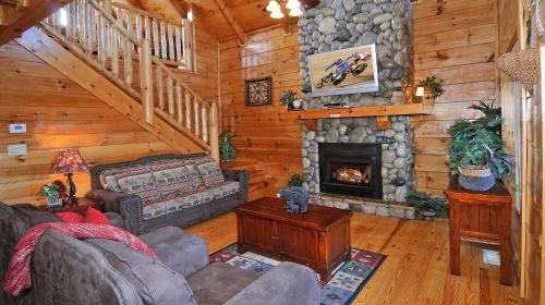 Deer ViewLodge 6Bdrm, 6Bath, Specials, Free Tickets, Views, Gameroom, Hot Tub in Sevierville, USA