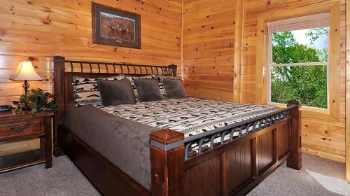 Deer ViewLodge 6Bdrm, 6Bath, Specials, Free Tickets, Views, Gameroom, Hot Tub in Sevierville, USA