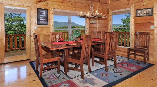 Deer ViewLodge 6Bdrm, 6Bath, Specials, Free Tickets, Views, Gameroom, Hot Tub in Sevierville, USA