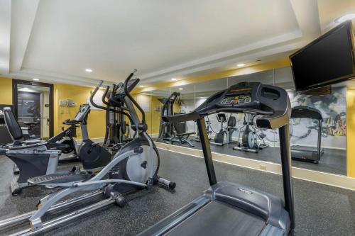 Best Western Plus New Englander in Woburn, USA