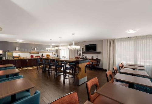 Hampton Inn Columbia-I-26 Airport - image 14