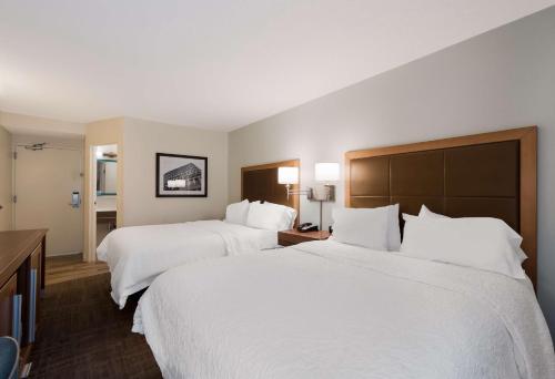 2 queen beds