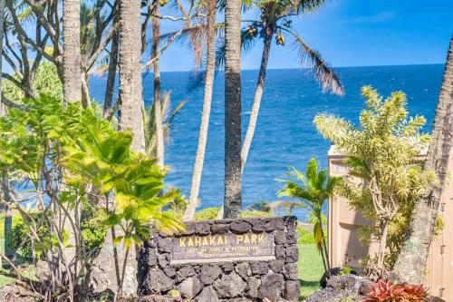 Pahoa House with Lanai, Walk to Ocean! in Hawaiian Beaches (HI)