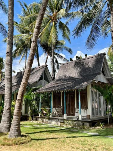 Captain Coconuts Healthy Cafe and Accomodation