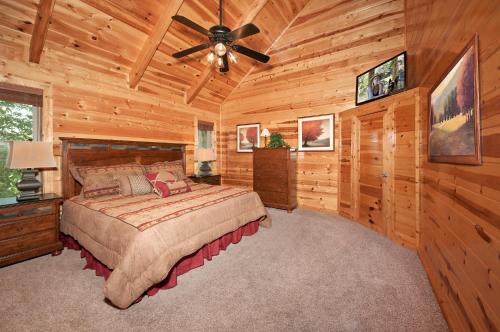 Magical Moose, 7bdrm 7bath, Specials, Free Tickets, Elevator, Hot Tub in Pigeon Forge, USA