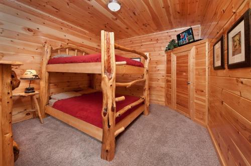 Magical Moose, 7bdrm 7bath, Specials, Free Tickets, Elevator, Hot Tub in Pigeon Forge, USA