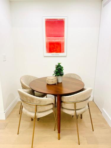 Urban 2-bed apartment in the Beaches