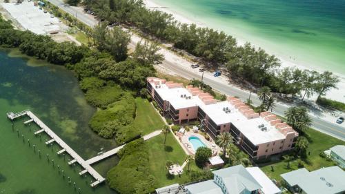 Coquina Moorings 206 in Bradenton Beach, USA
