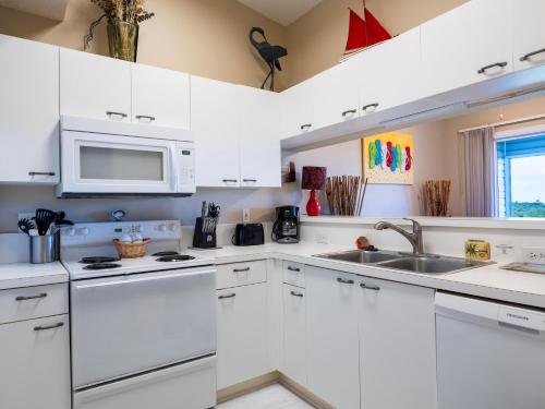 Sandy Pointe 210, Holmes Beach (photo 9)
