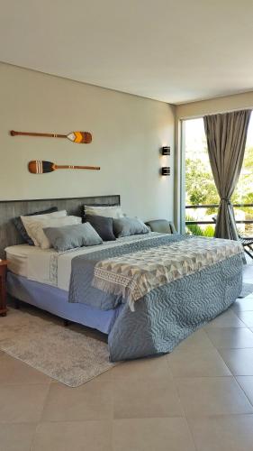1 king bed, 1 sofa bed