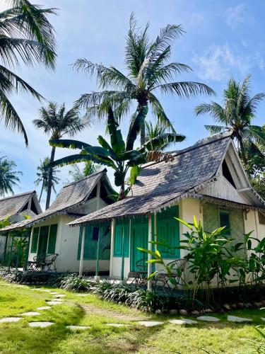 Captain Coconuts Healthy Cafe and Accomodation