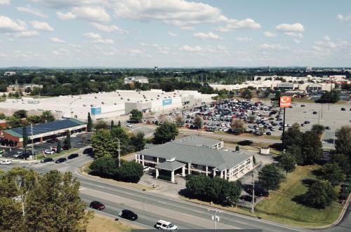 Econo Lodge Inn & Suites Murfreesboro Shopping District - 숙소 외관