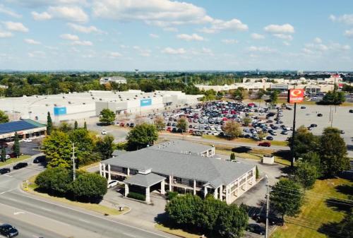Econo Lodge Inn & Suites Murfreesboro - image 2