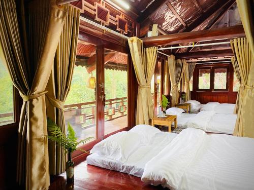 Khu du lich sinh thai Co Lau Village in Lang Song Ca