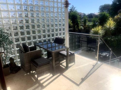 Freshie Hideaway - Oasis by beach - image 14