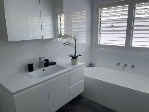 Freshie Hideaway - Oasis by beach - image 10