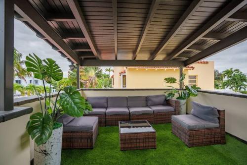 New! Miami & Calle Ocho Simpson's Funhouse! detail