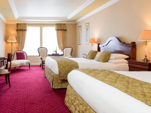 2 double beds