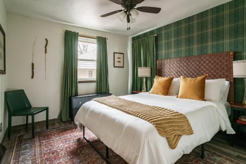 12-mins walk to ND - BBQ I Old Money Sports Glam - Pet Friendly! in South Bend, USA