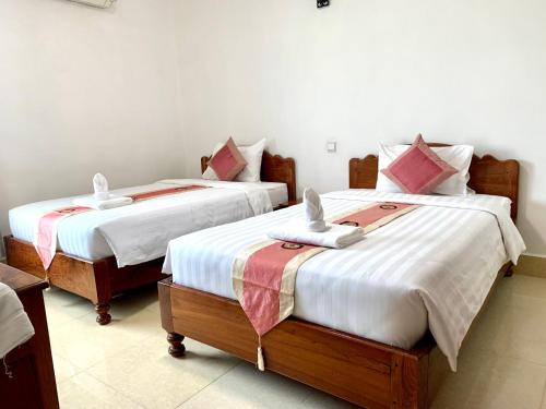 Standard Twin Room image 2