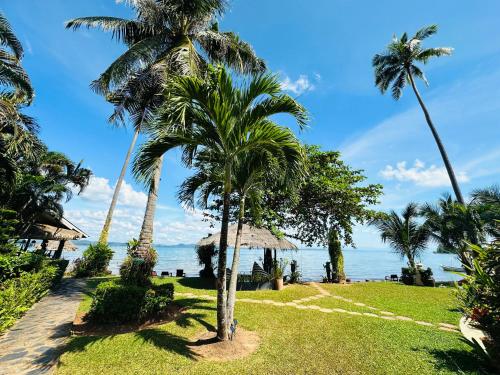 Garden, Amber Sands Beach Resort in Dan Kao