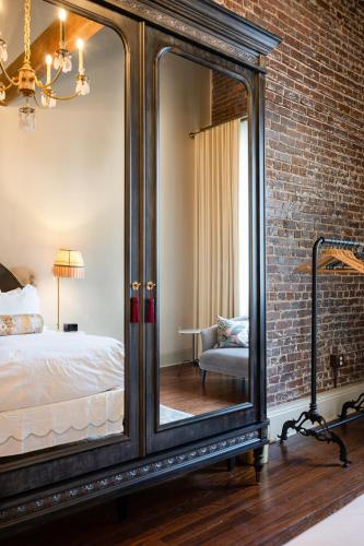 514901342 Hotel Cleo, Knoxville Downtown, a Tribute Portfolio Hotel