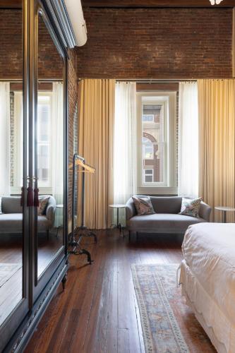 514901675 Hotel Cleo, Knoxville Downtown, a Tribute Portfolio Hotel