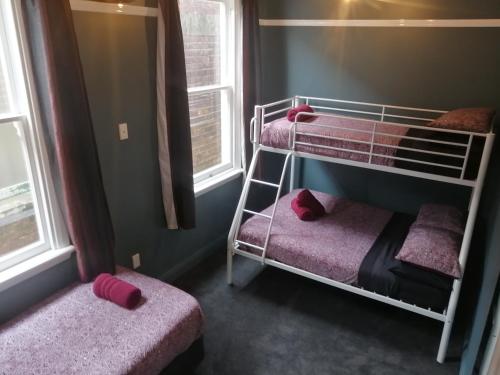 1 double bed, 2 twin beds