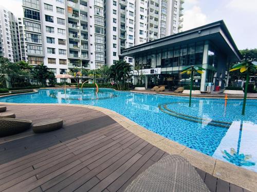 M Emerald 2 bedrooms, 2 toilets, 3 aircon, hot water, garden view