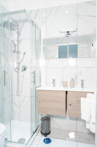 Bathroom, Hostel Partenope in Airport