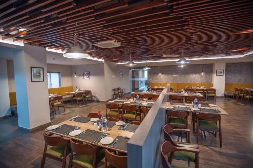 Hotel Raj Riveria - 레스토랑